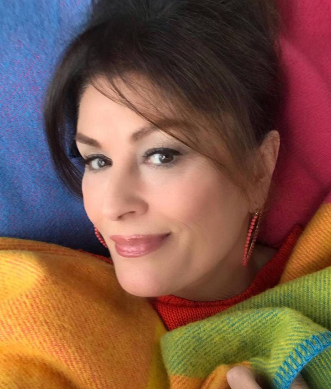 69 yaşındaki Gülşen Bubikoğlu'nun pozları hayran bıraktı! Yıllar geçse de ışıltısını kaybetmiyor... 14